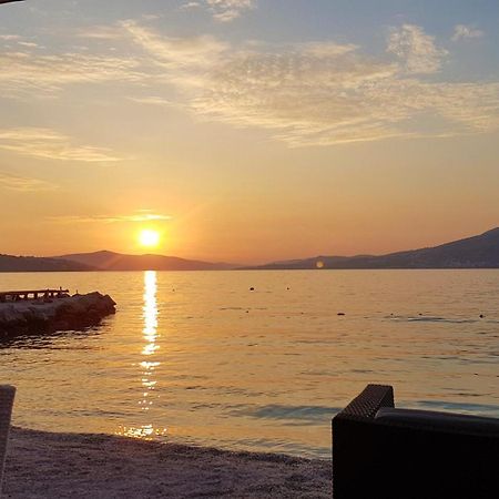 Apartment Okrug Gornji - Trogir With Sea View Екстер'єр фото