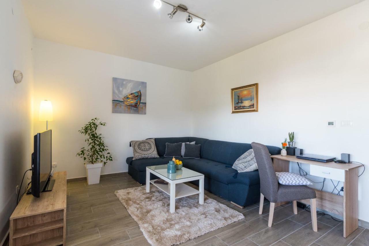 Apartment Okrug Gornji - Trogir With Sea View Екстер'єр фото