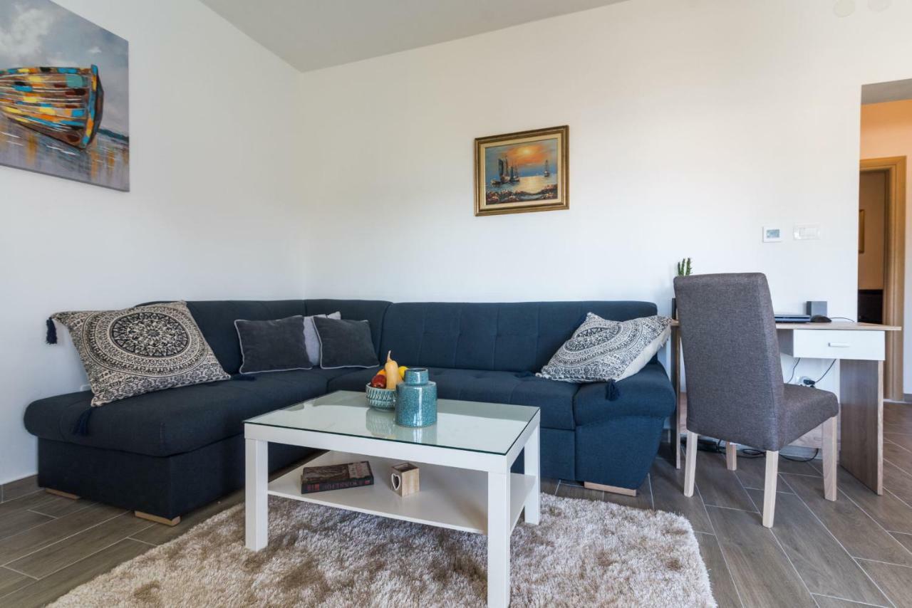 Apartment Okrug Gornji - Trogir With Sea View Екстер'єр фото