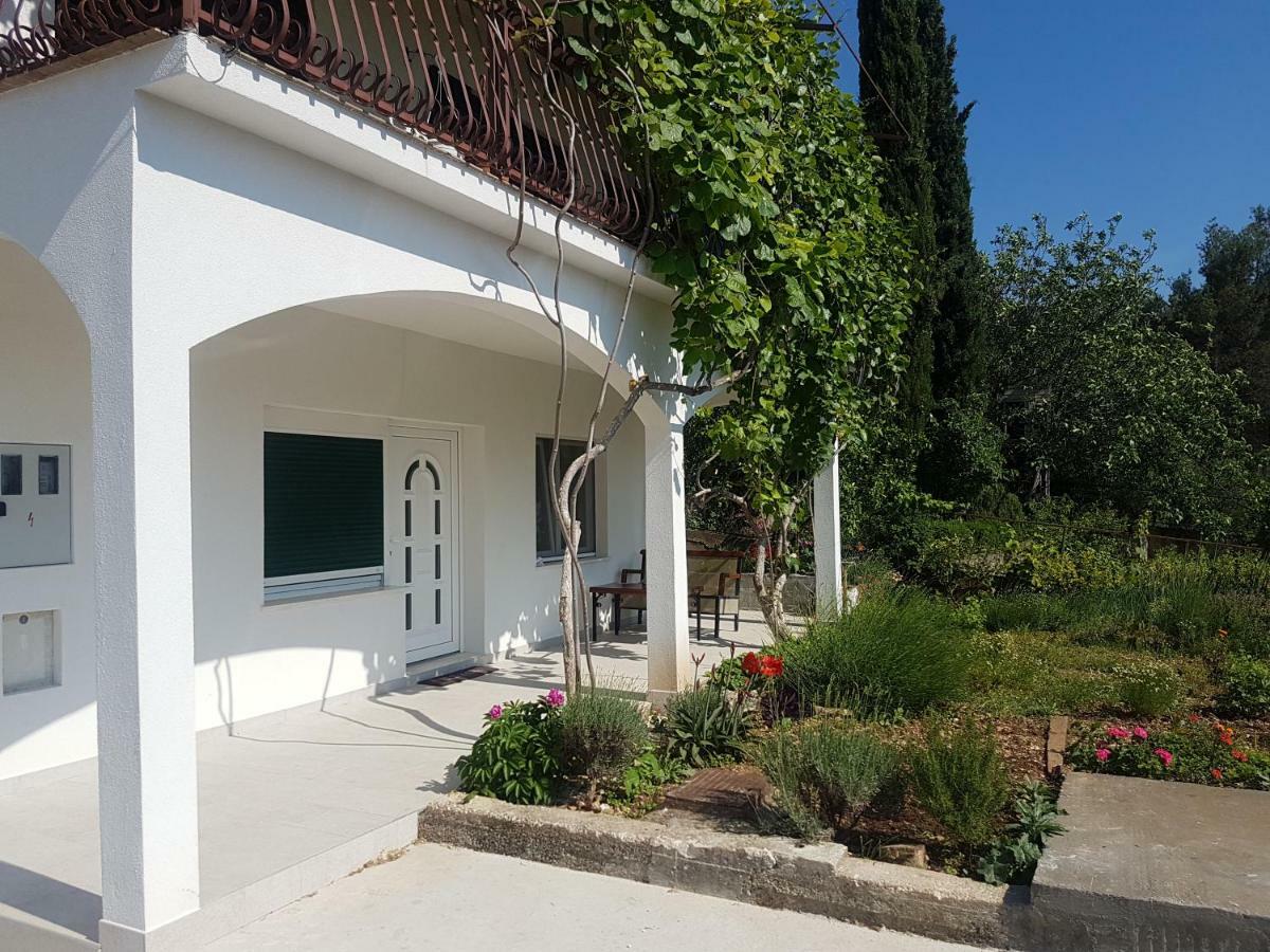 Apartment Okrug Gornji - Trogir With Sea View Екстер'єр фото